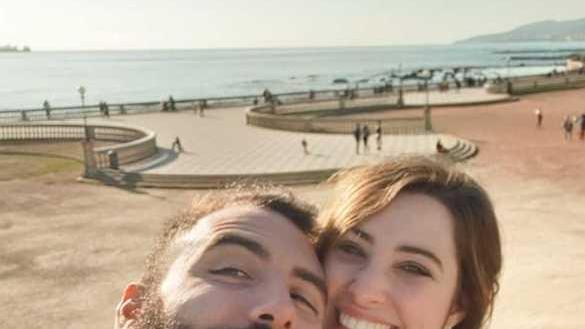 L’amore a distanza tra divieti e ingegno: «Vediamo i film e corriamo... insieme»