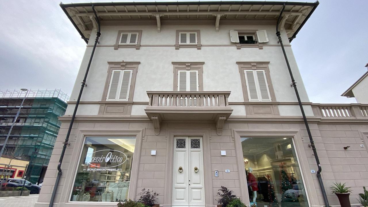 L’ex Plaza è tornato a nuova vita: aperti due negozi al piano terra