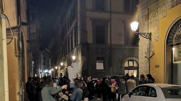 Giovani in via San Martino alle 18 di sabato 12 dicembre