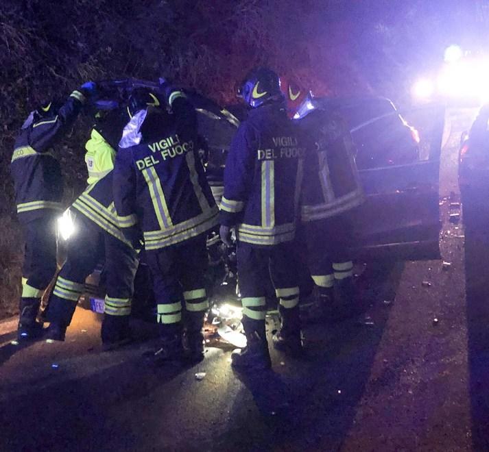 Frontale a San Giovanni: due feriti e strada bloccata 