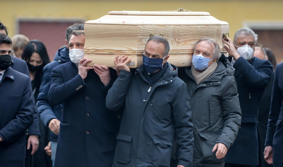 Dai ragazzi dell’82 l’ultimo assist a Pablito «Staremo sempre vicini alla tua famiglia» 
