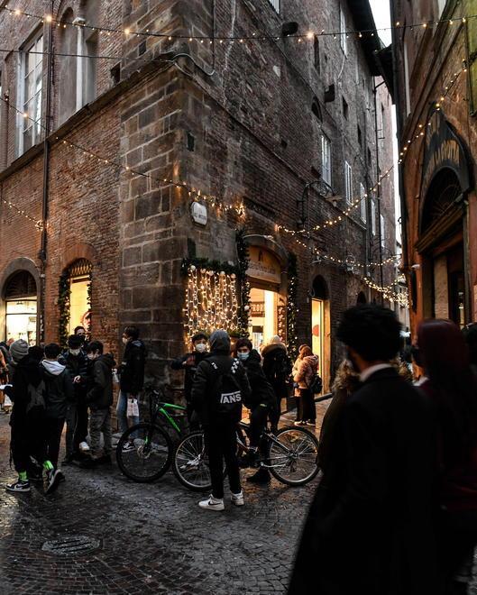 La dura vita dei locali in fase arancio Pult: «Chiusi per limitare i danni» 