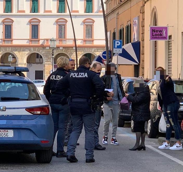 Sedicenne scippa una donna ad “arrestarlo” sono i passanti 
