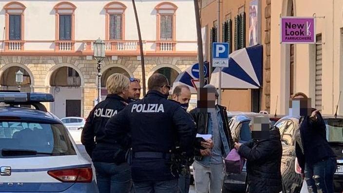 Sedicenne scippa una donna ad “arrestarlo” sono i passanti