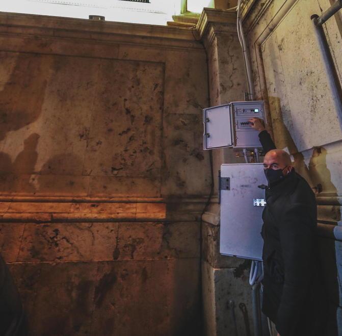 Com’è bello il Mercato illuminato: meravigliosa Livorno lungo i fossi