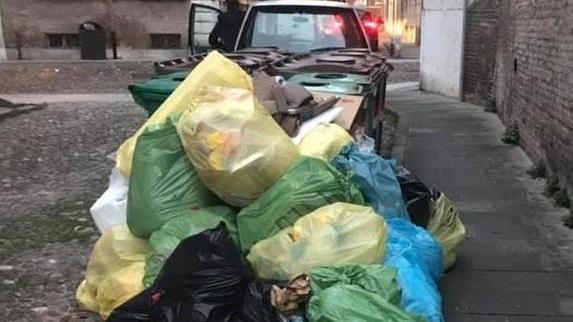 Rifiuti abbandonati scoperto il colpevole