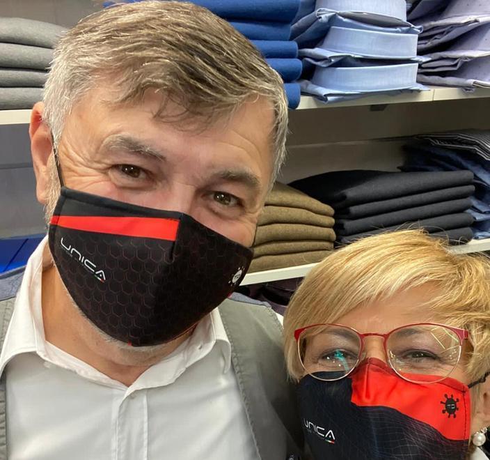 Le mascherine Unica diventano solidali con Mauro e Barbara