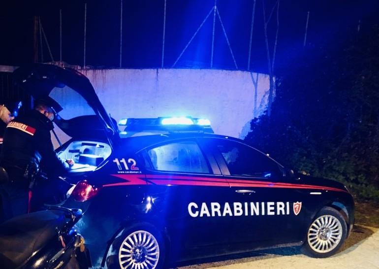 Sul monopattino elettrico con un pugnale: denunciato 29enne