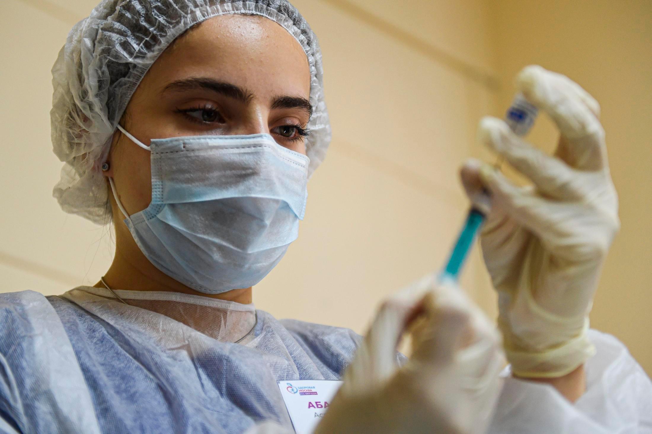 Vaccino anti-Covid, sondaggio nel personale sanitario toscano: questionario e bugiardino per evitare flop di adesioni e taglio di dosi 