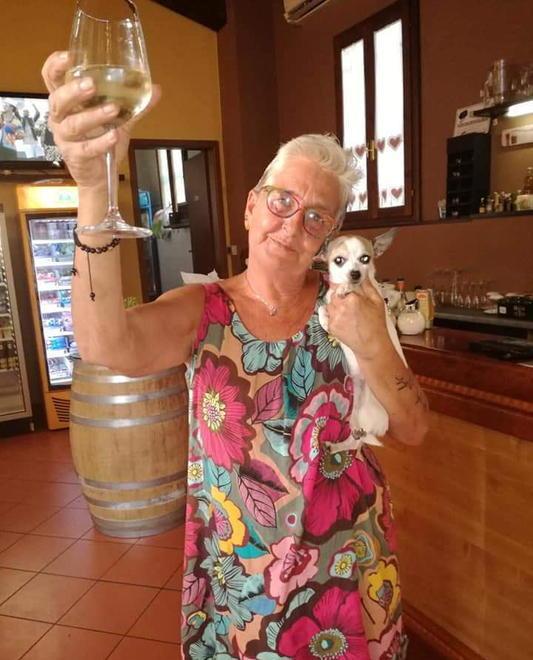 Muore a 62 anni la “postina del centro” di Pistoia. «Era così felice di essere andata in pensione, voleva godersi il mare» 