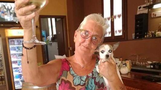 Muore a 62 anni la “postina del centro” di Pistoia. «Era così felice di essere andata in pensione, voleva godersi il mare»