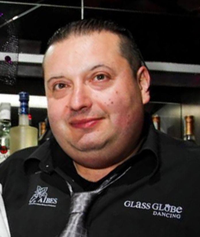 Cameriere stroncato dal virus a 47 anni. L'amico: «Generoso e con la battuta sempre pronta»