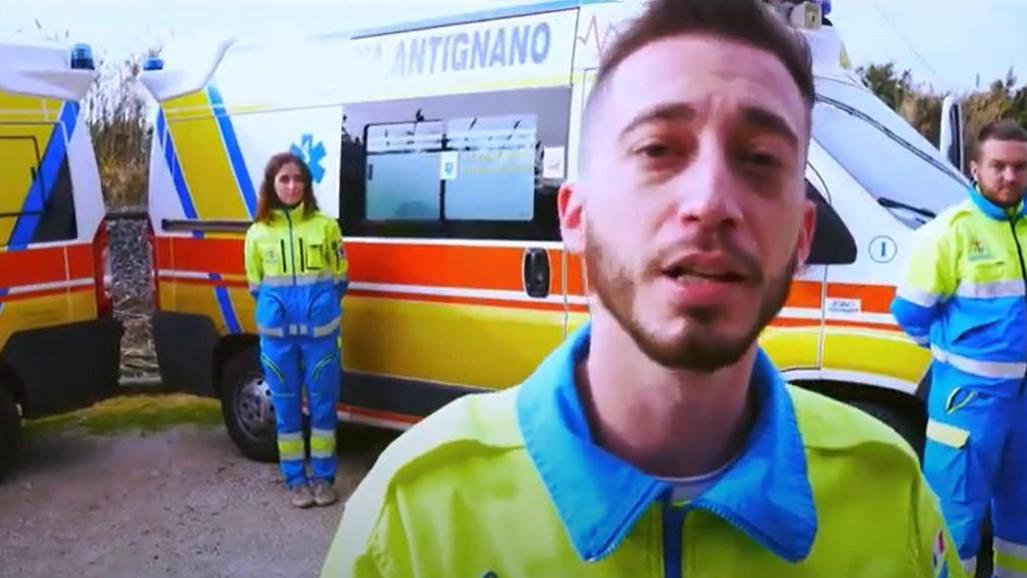 Un fermo immagine del video pubblicato su Youtube dalla Misericordia di Antignano