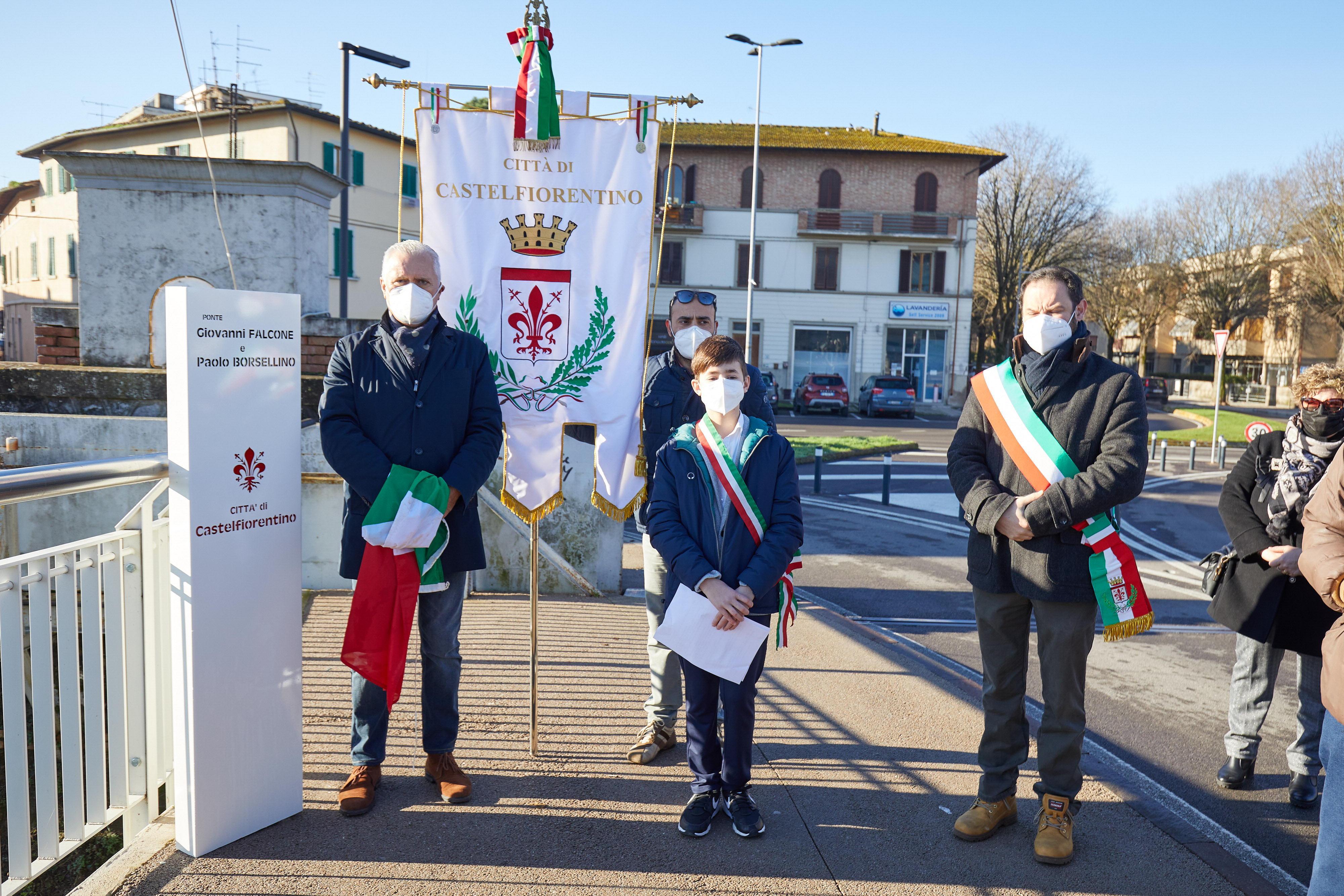 La cerimonia dell'intitolazione del ponte sull'Elsa ai giudici Falcone e Borsellino (foto Carlo Sestini)
