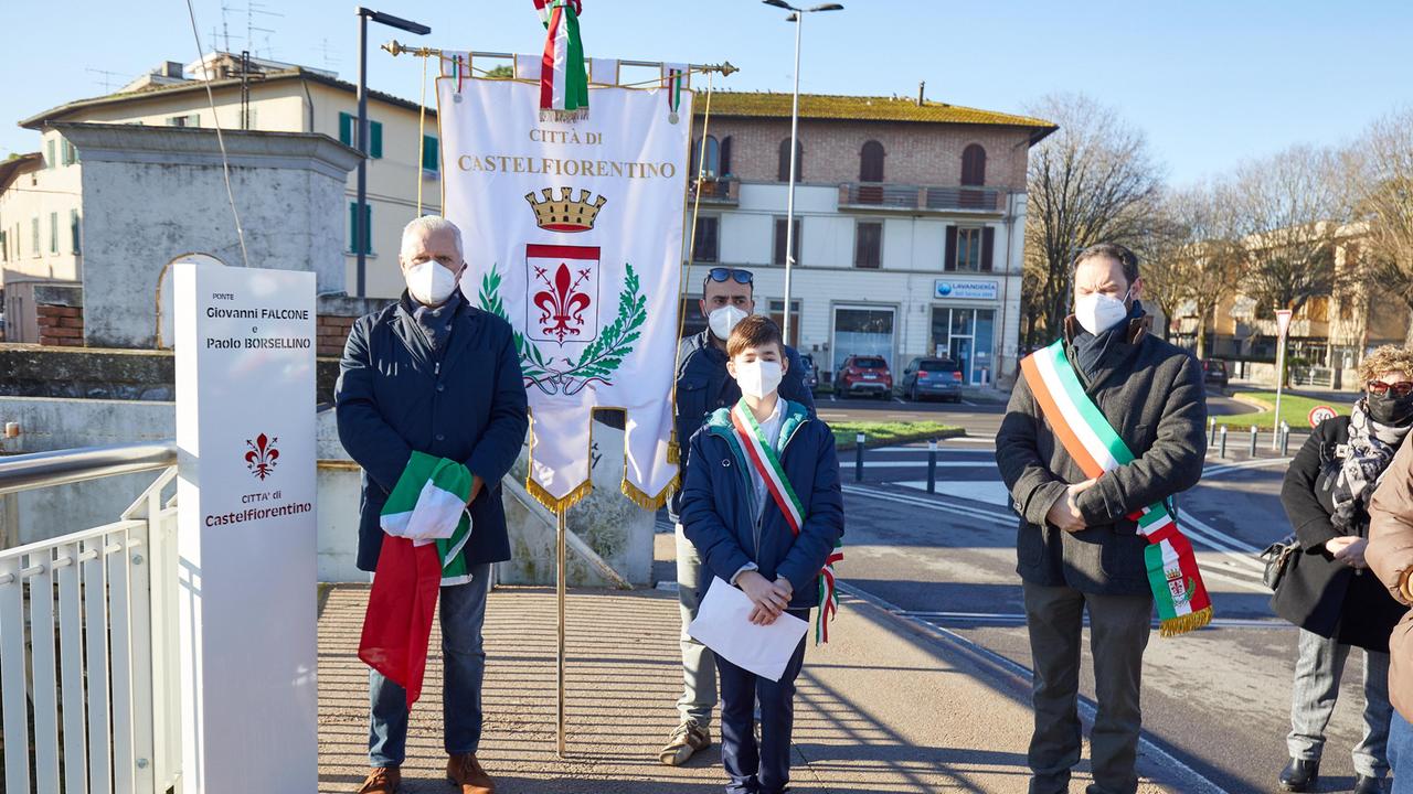 La cerimonia dell'intitolazione del ponte sull'Elsa ai giudici Falcone e Borsellino (foto Carlo Sestini)