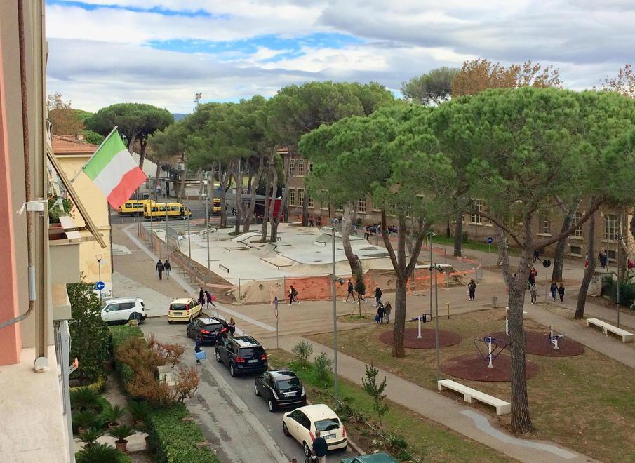 Allarme sicurezza alla skate park di Rosignano: «I bambini ci vanno con le biciclette» 