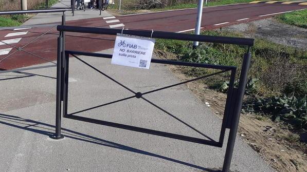 Protesta contro Pisamo: «Via le barriere dalla ciclabile»