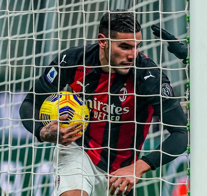 C’è un Diavolo in Theo: Milan salvo al 91’ 