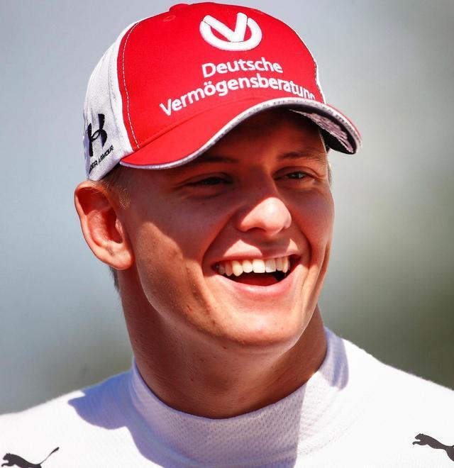 E nelle prove di Abu Dhabi prima volta di Schumi junior «Tutto bene, sono felice»