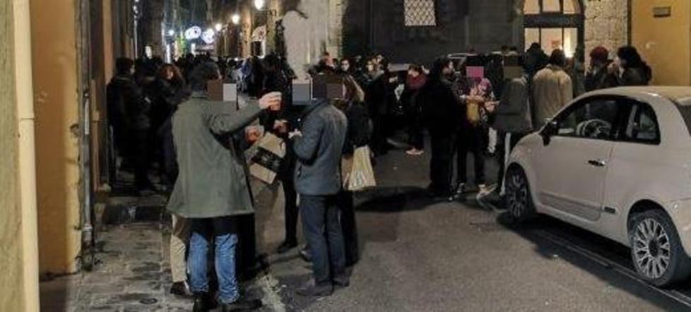 Medico contro gli assembramenti «Così si mette a rischio la vita» 