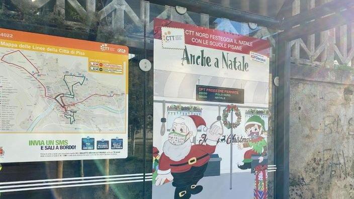Disegni in chiave natalizia alle pensiline della Ctt Nord