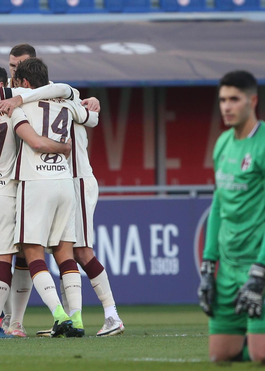 La Roma ne fa cinque al Bologna 