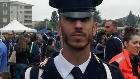 Poliziotto di 30 anni trovato senza vita nel letto di casa: i genitori chiedono l'autopsia