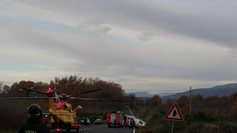 Muore nello schianto frontale con l'auto