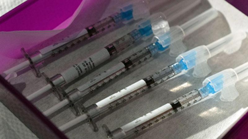 Vaccino anti-Covid, via al piano in Toscana: prenotazioni aperte per operatori sanitari e Rsa