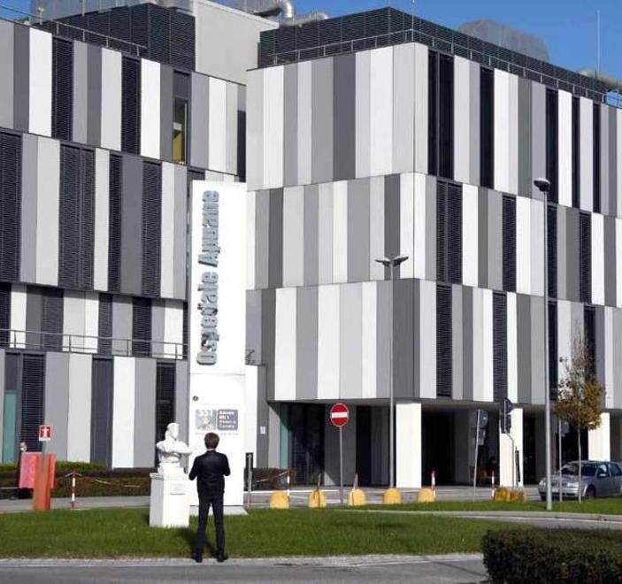 «Eravamo divisi, i sanitari ci hanno fatto stare vicini» 