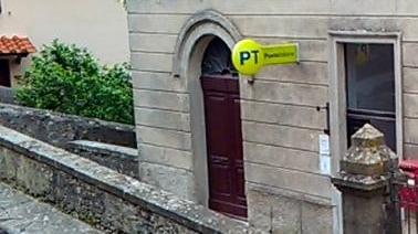 Apertura ridotta delle Poste, lunghe code allo sportello