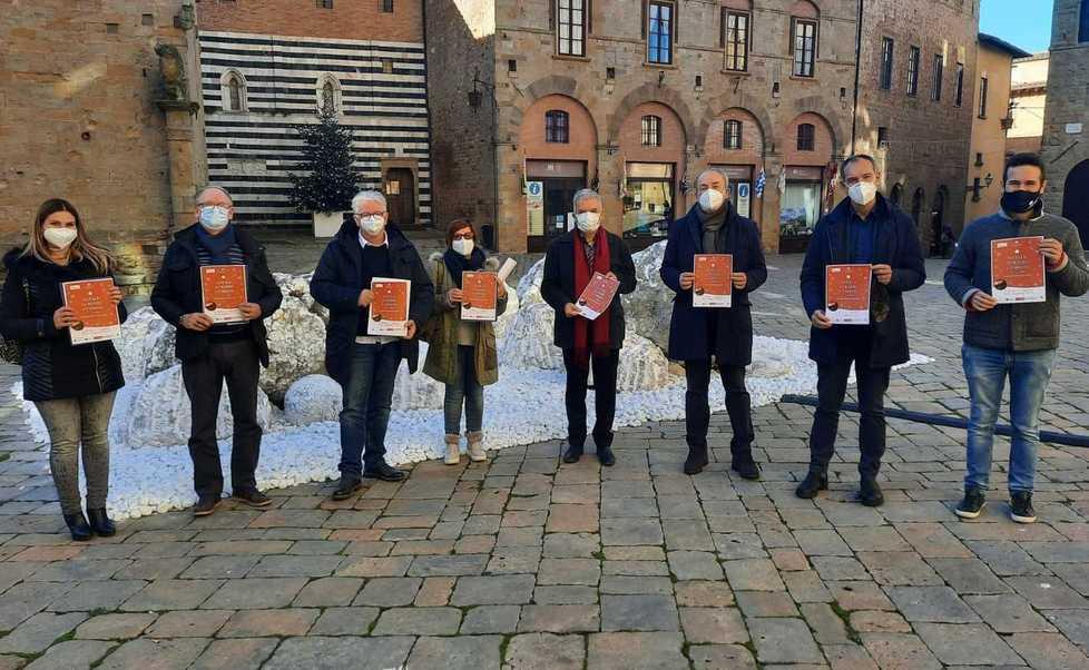 Musica, info e animazione “Natale in radio” accende il centro di Volterra
