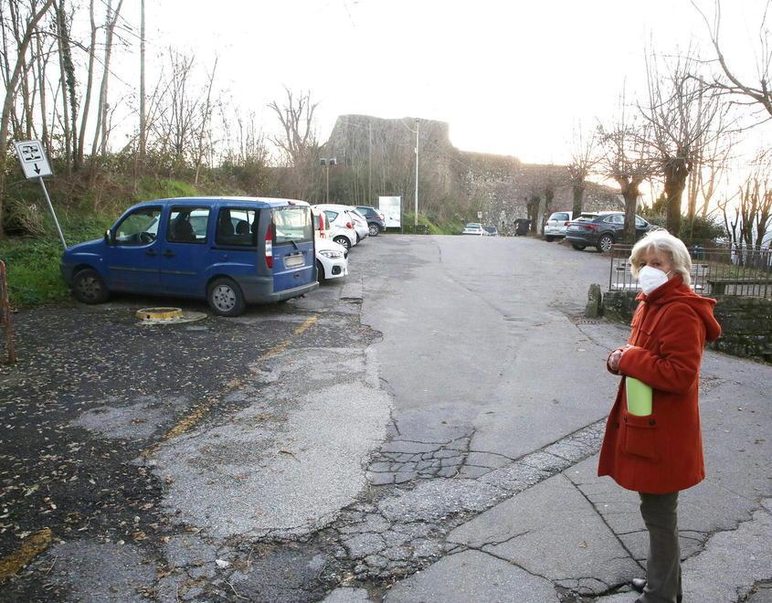 Vince la causa contro il Comune: riavrà il terreno diventato parcheggio 