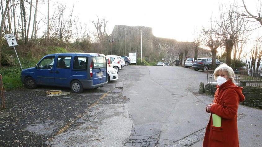 Vince la causa contro il Comune: riavrà il terreno diventato parcheggio