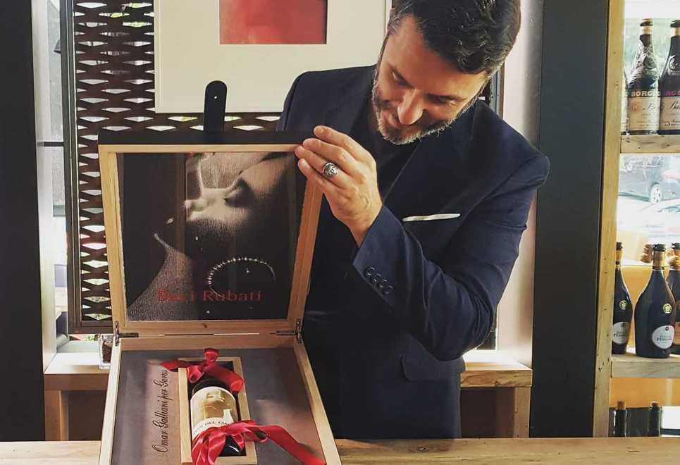 Galliani e Sorrentino sfidano il Covid con i “Baci rubati” 