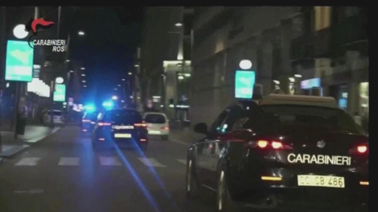 Violenta la nipote della sua compagna, arrestato un 45enne