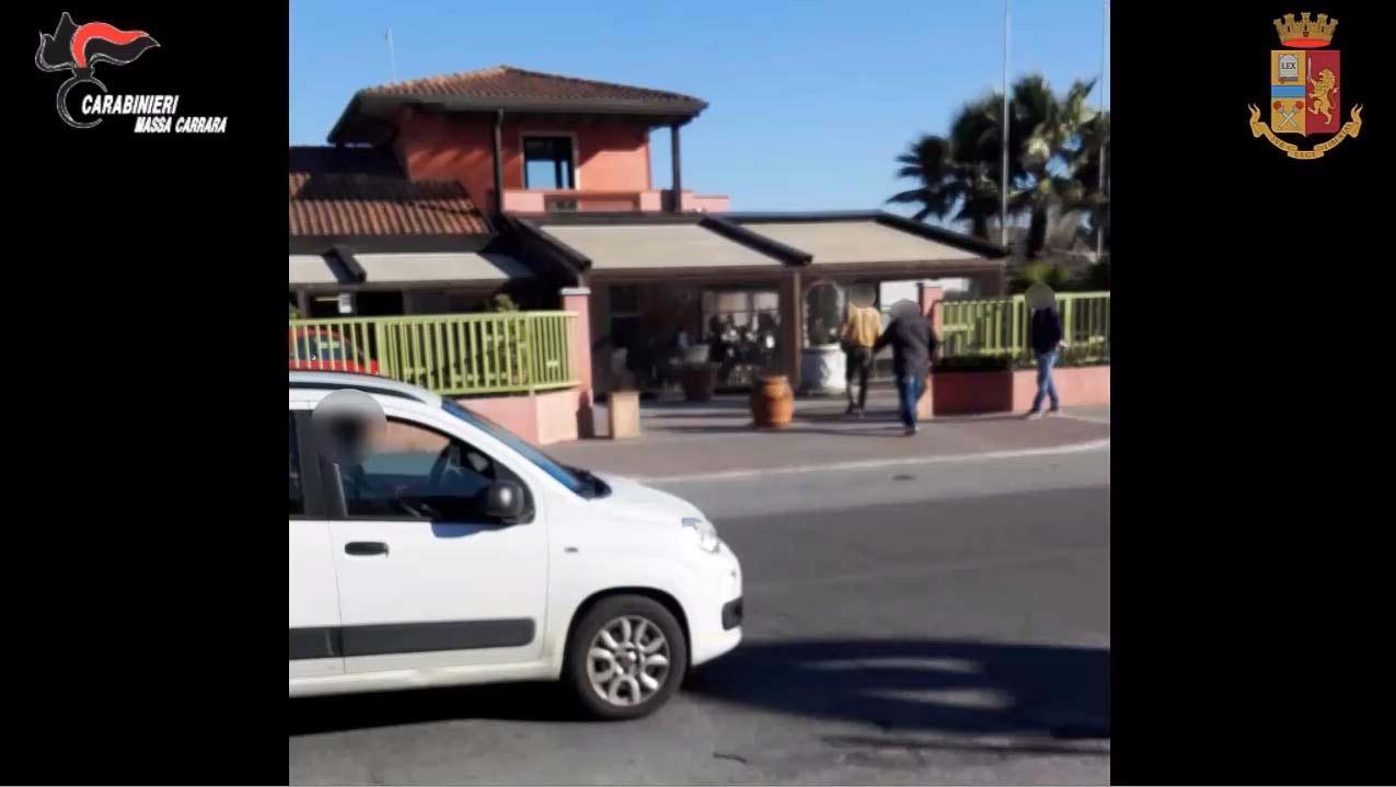 Un fotogramma tratto dalle riprese degli inquirenti nell’inchiesta sui falsi incidenti
