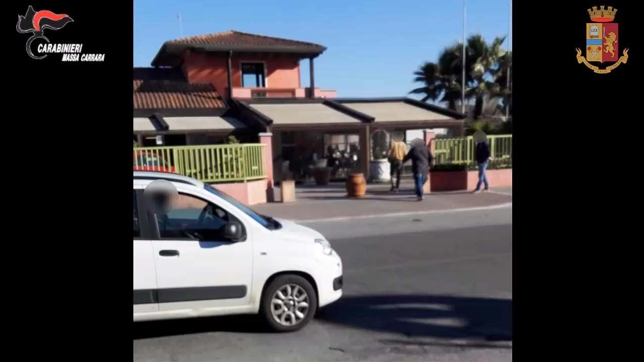 Un fotogramma tratto dalle riprese degli inquirenti nell’inchiesta sui falsi incidenti