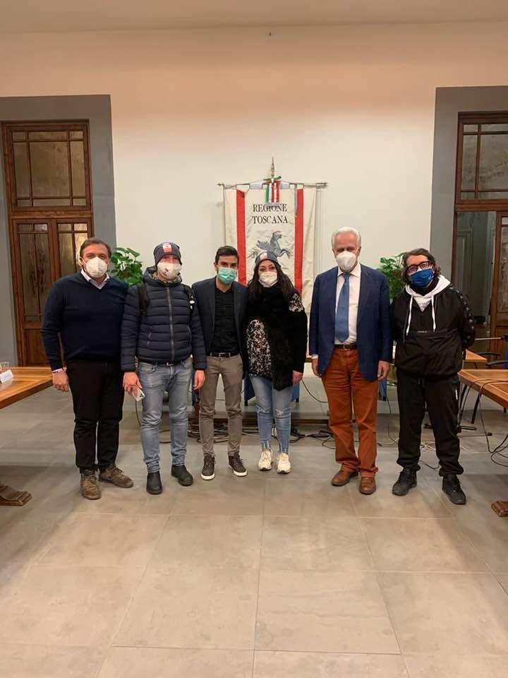 Il titolare della Cantina Senese in tenda davanti alla Regione: «Per i ristoratori servono aiuti, non parole» 
