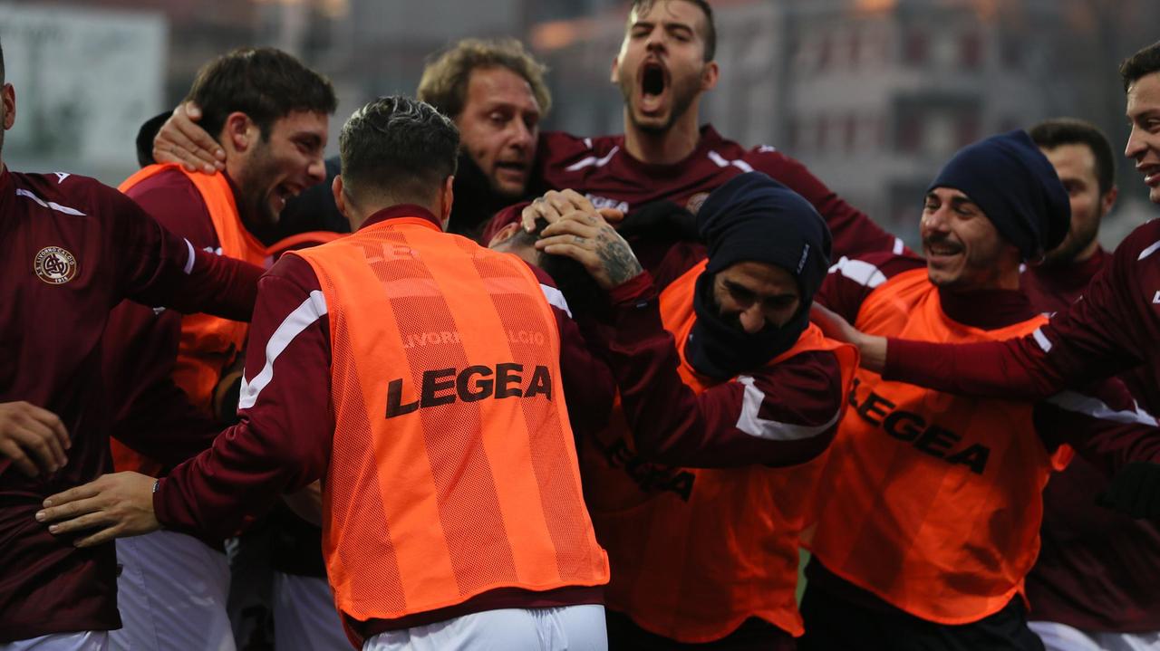 Vivi e vincenti, per il Livorno una giornata da favola: Murilo e Braken asfaltano la Pro Vercelli
