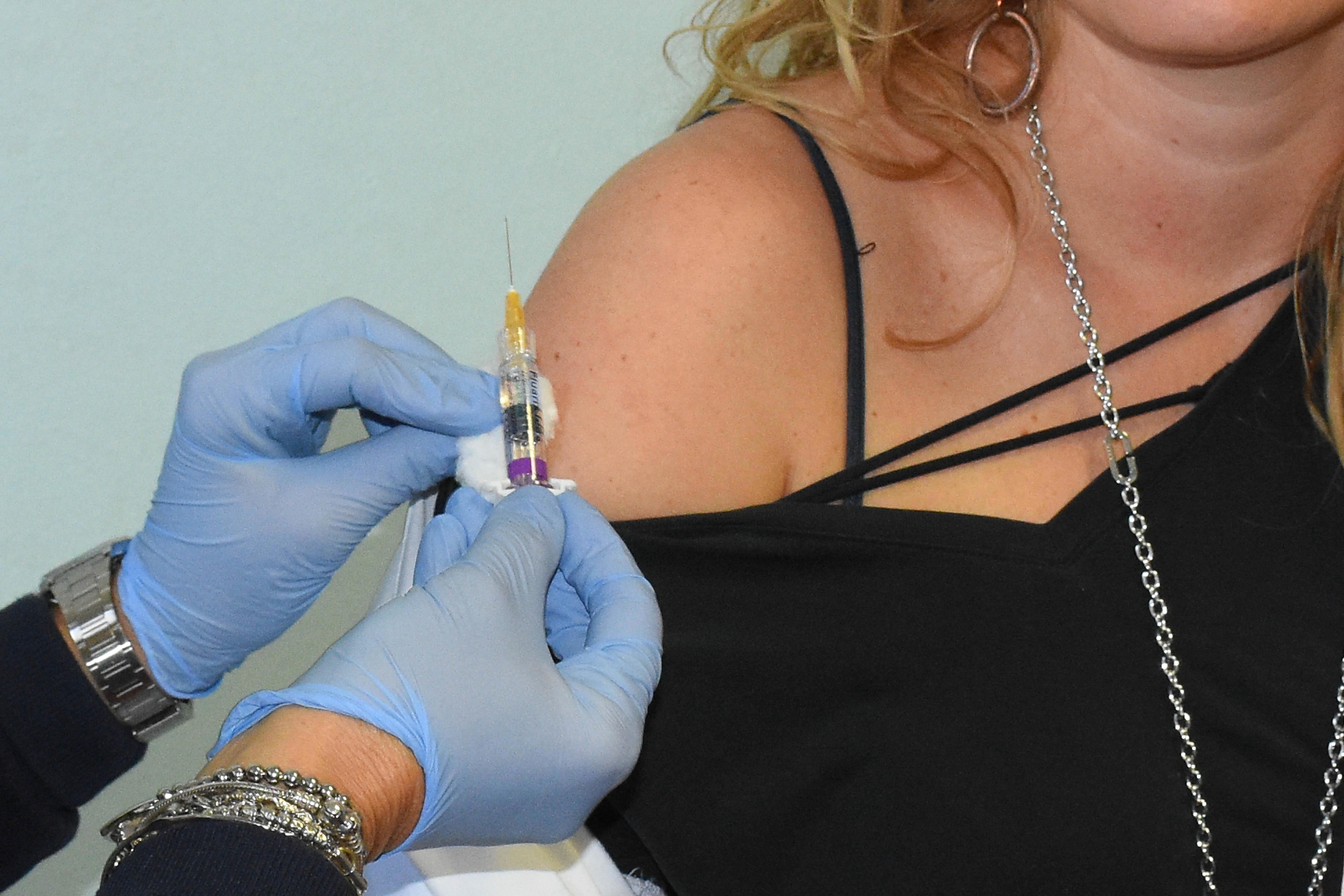 Vaccino anti-Covid, 39mila prenotazioni: gli infermieri doppiano i medici  