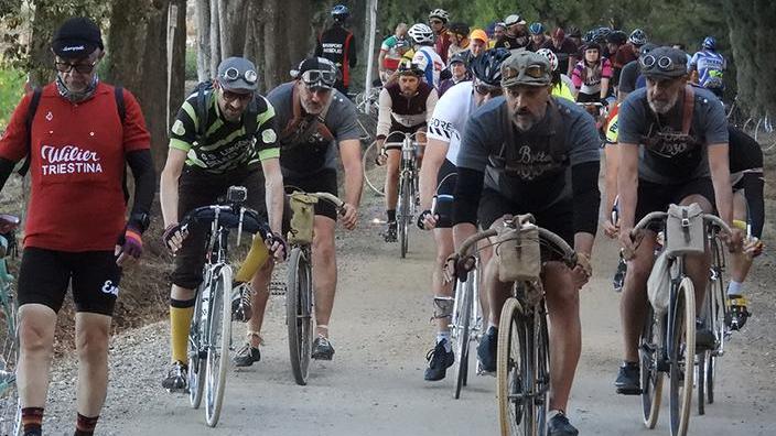 Tornano quelli dell’Eroica «La Woodstock della bici»