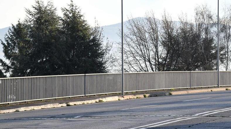 Operazione sicurezza per il cavalcaferrovia: un guard-rail sostituirà la ringhiera in ferro