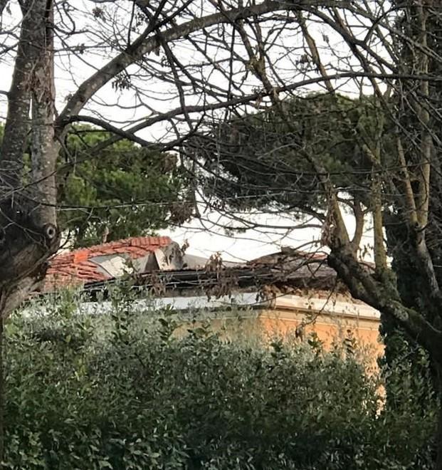Dopo il crollo del tetto chiusi parco giochi e cortile della Bibolotti 