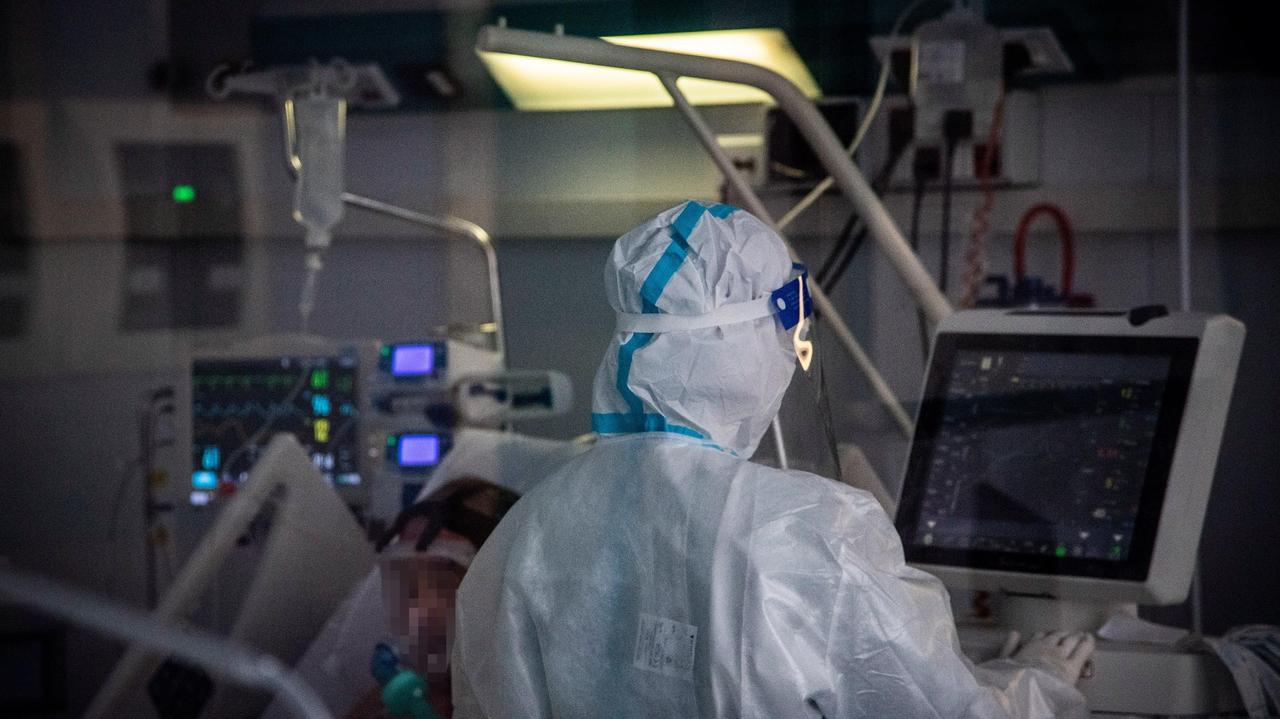 Coronavirus, 5 lutti e 13 ricoveri. Nel Ferrarese altri 58 positivi
