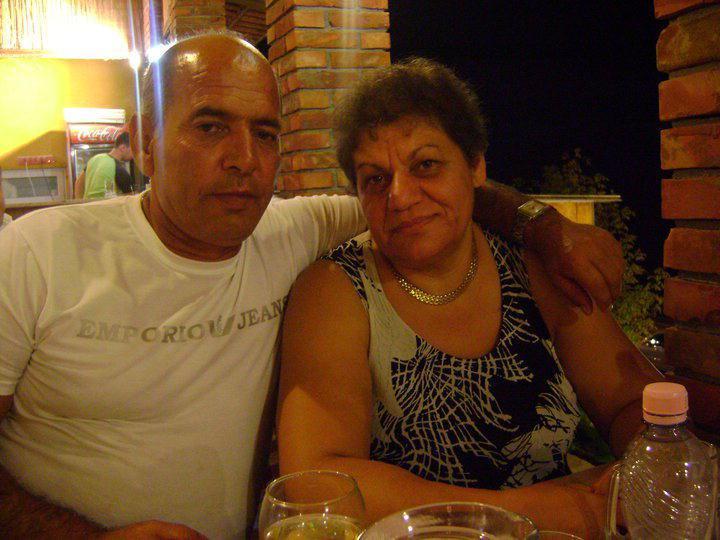 I coniugi albanesi Shpetim Pasho e Teuta Pasho,