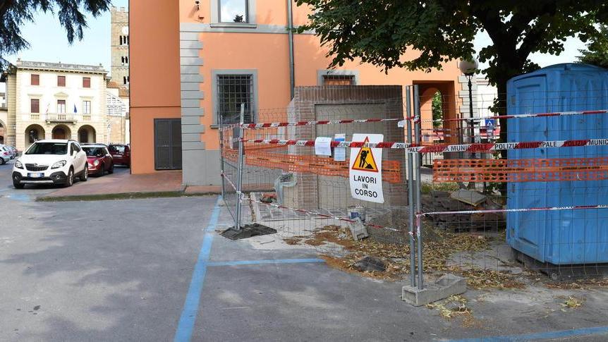 Giunta indagata per il fontanello «Vicenda surreale»