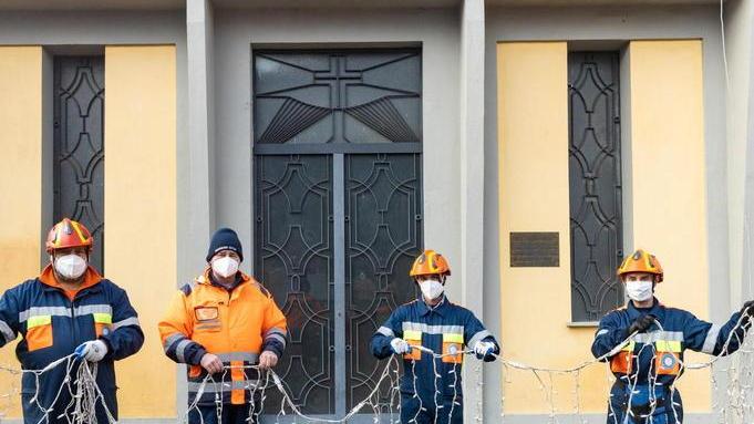 Quattrocento pacchetti regalo per i bambini di Chiesina
