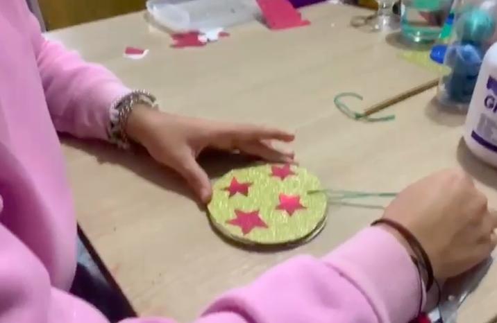 Meno addobbi natalizi ma per i bambini la favola continuerà 