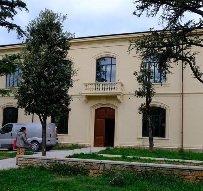 Torna all’asta per 340mila euro il fondo della farmacia di Marina 